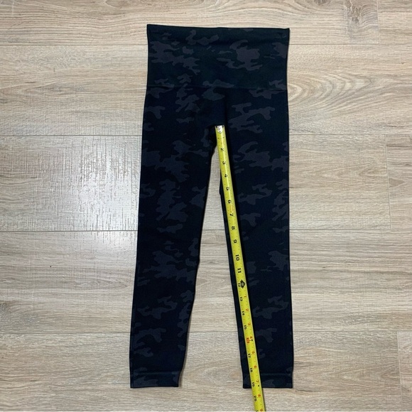 SPANX Leggings for Women Look at Me Now Seamless Leggings Size Small - Picture 9 of 12